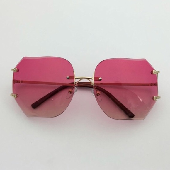 “BOSSY” shades 💕 - Picture 3 of 4